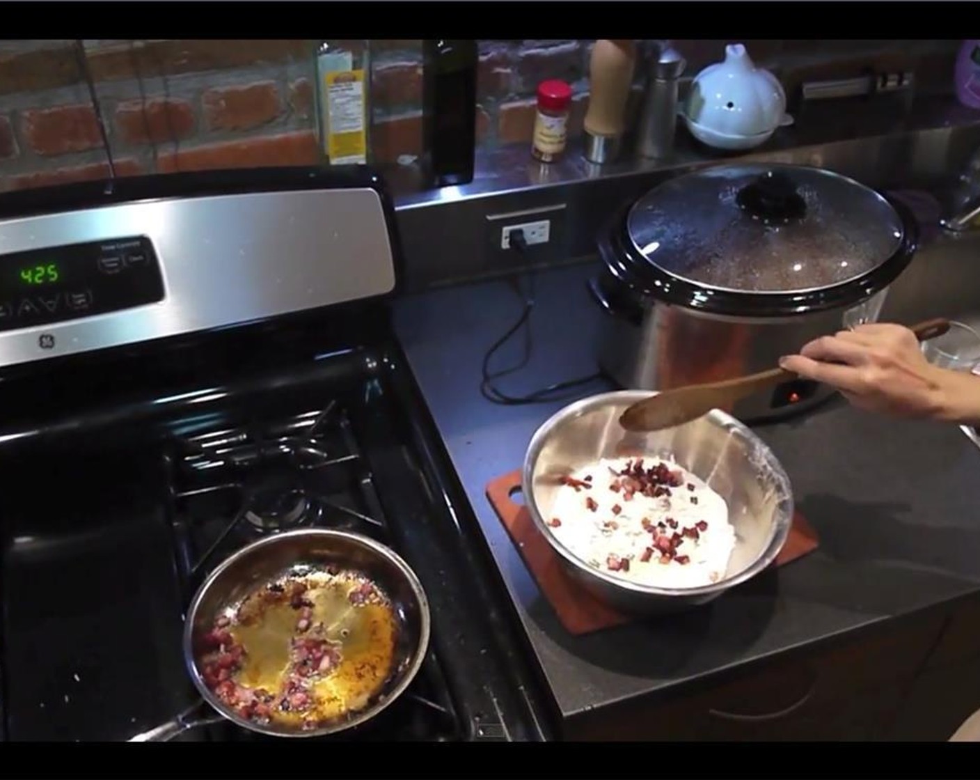 step 5 Avoiding the fat, put the bacon bits in the flour mixture.