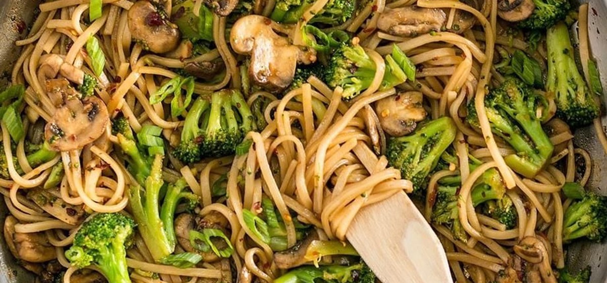 Simple Mushroom Broccoli Stir Fry Noodles Recipe | SideChef