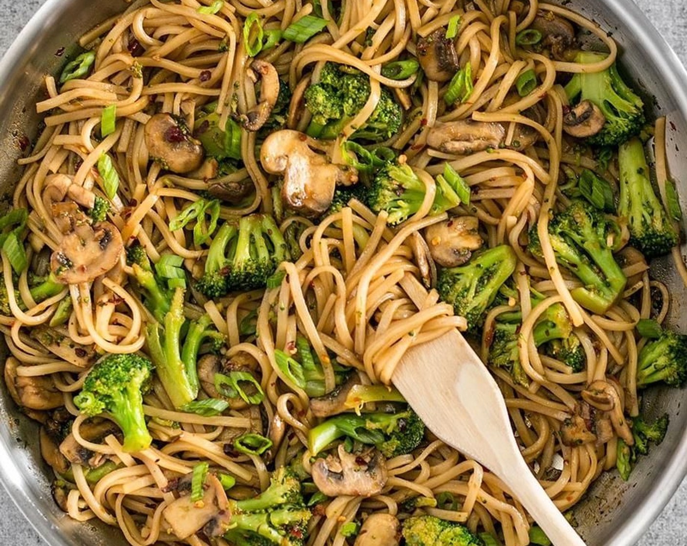 Simple Mushroom Broccoli Stir Fry Noodles