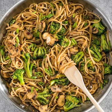 Simple Mushroom Broccoli Stir Fry Noodles Recipe | SideChef