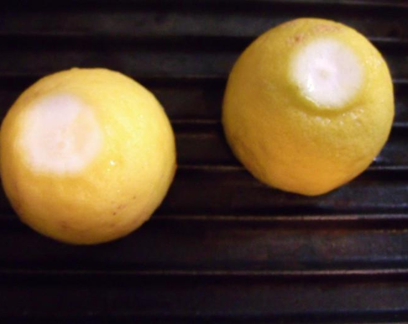 step 2 For one portion, grill two halves of a Lemon (1).
