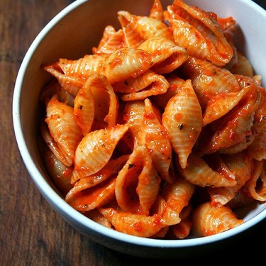 Shells with Red Pepper-Tomato Sauce Recipe | SideChef