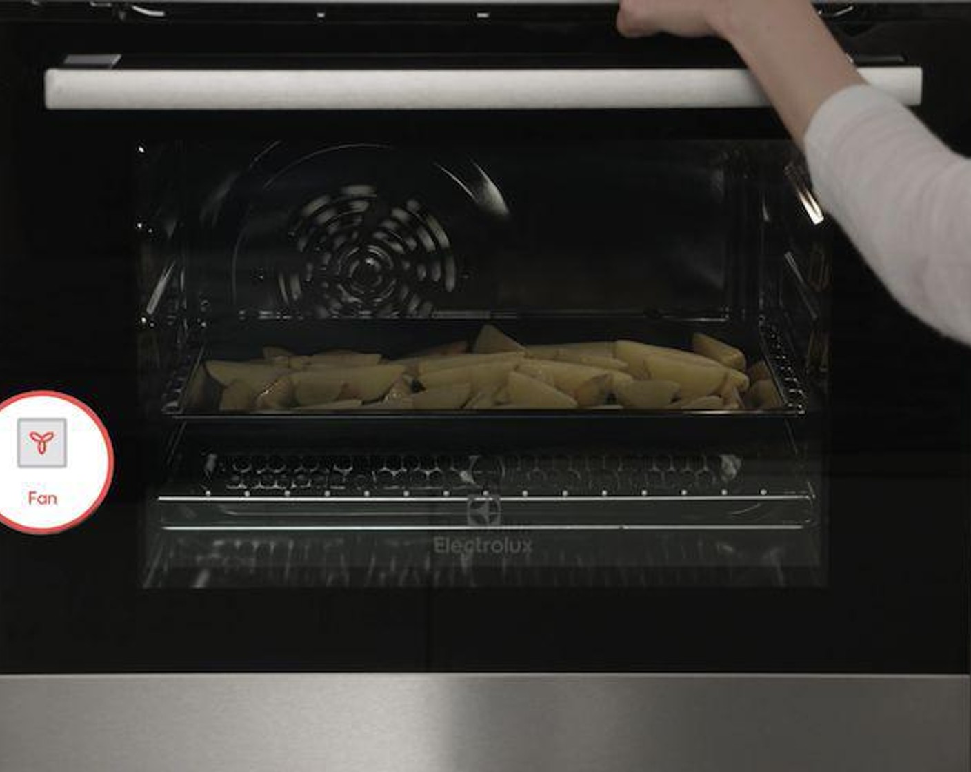 step 5 Unlike with gas, your Electrolux oven distributes the hot air evenly, ensuring perfect results every time.