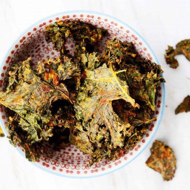 Cheesy Vegan Kale Chips Recipe | SideChef