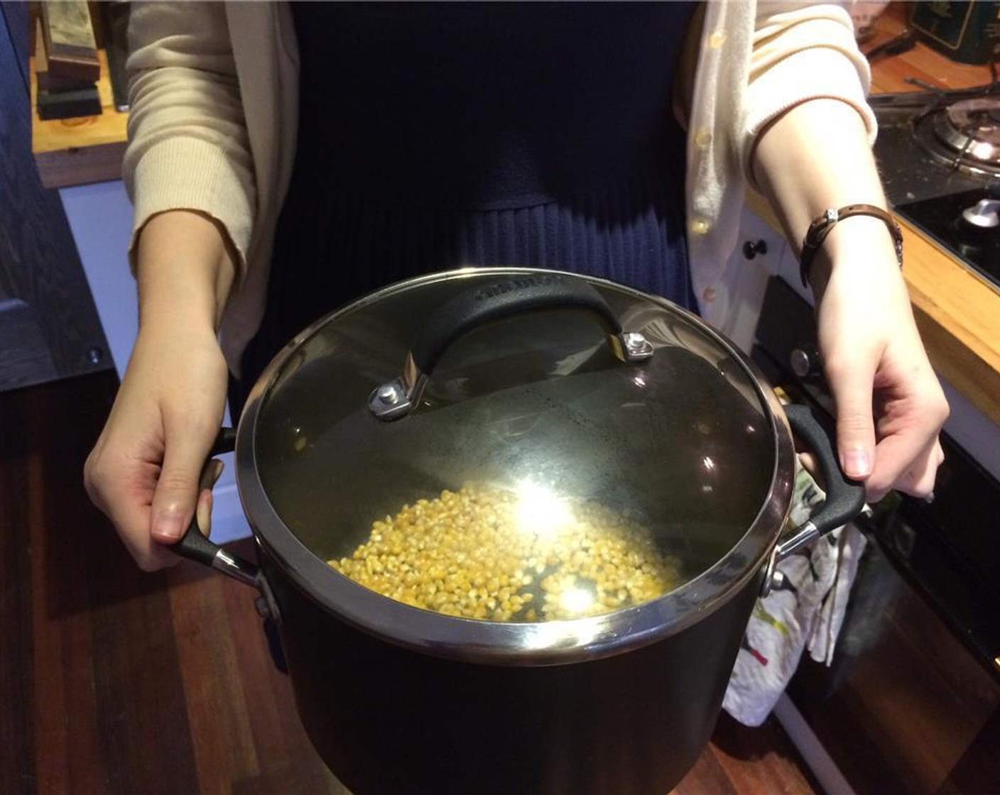 step 5 Cover the pot with the lid and remove from heat. Hold the pot away from the stove and shake back and forth for 30 seconds.