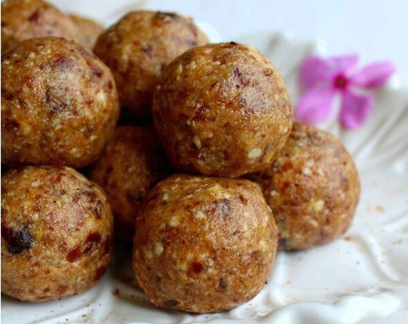 step 2 Roll into little balls with your hands and place on a plate. Cover and refrigerate for 30 minutes before you eat them.