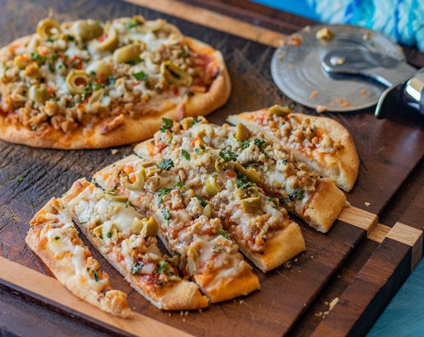 Latin-Style Naan Pork Pizza