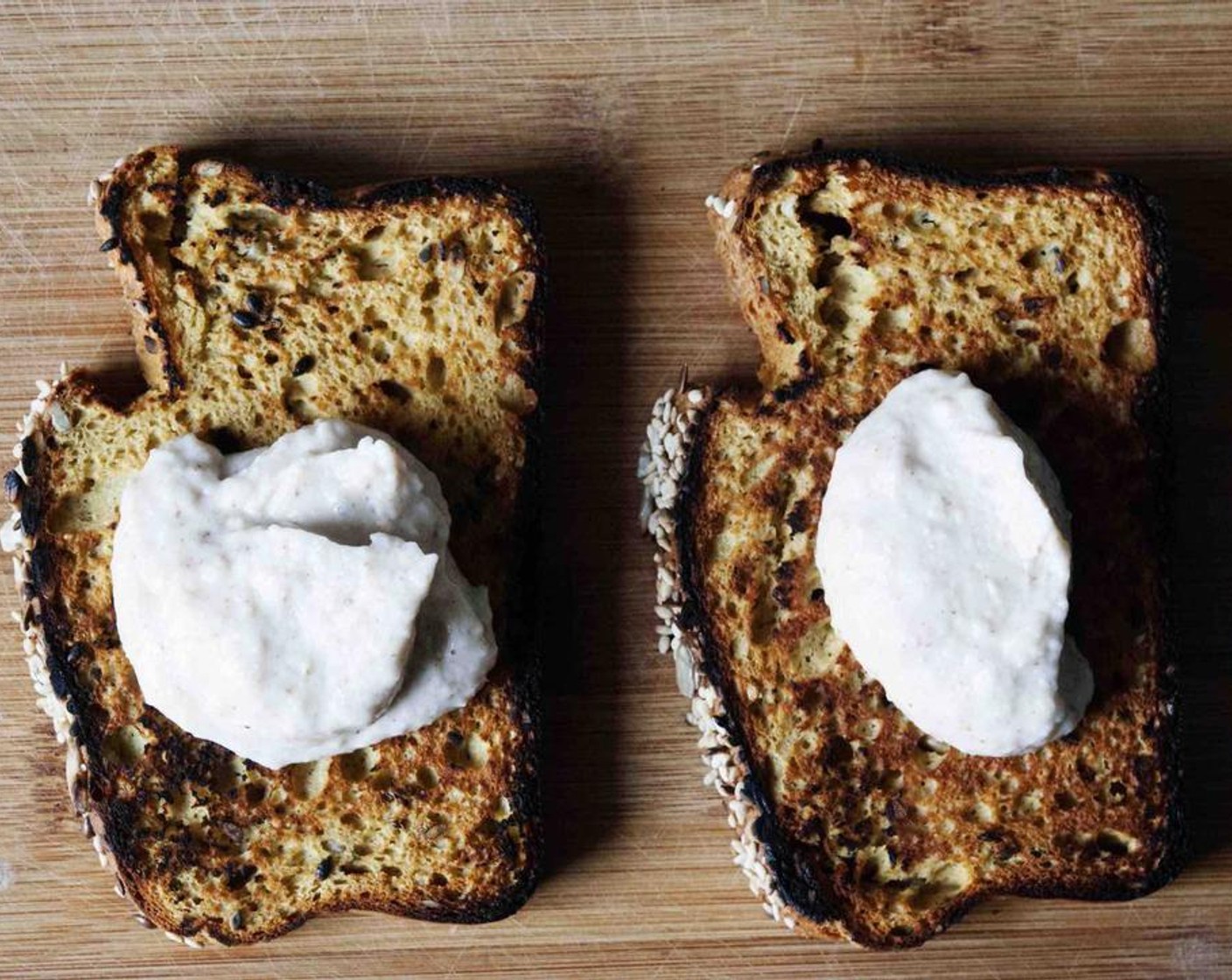 step 5 Drop 1 heaping spoon of the bean puree on each slide of bread.