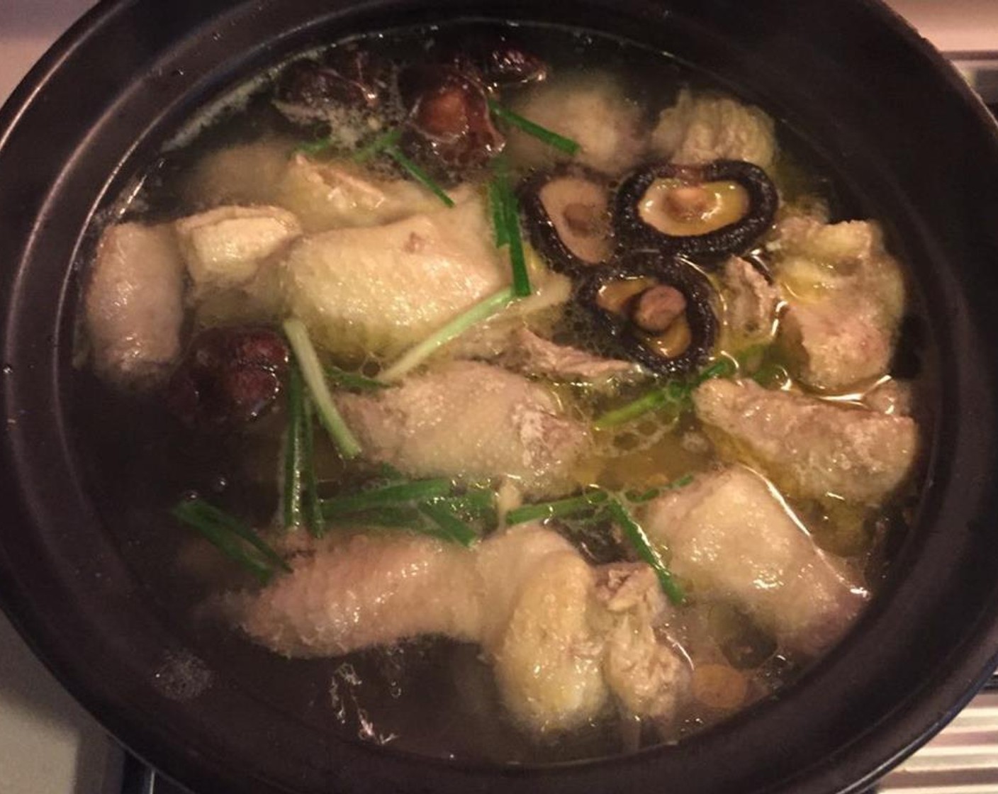 step 6 Add the rehydrated shiitake mushrooms, ginger, green onions and dates into the pot.