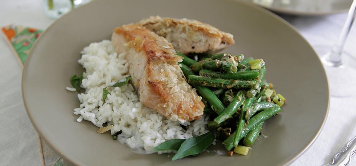 Poha Crusted Salmon with Green Beans and Rice Recipe | SideChef