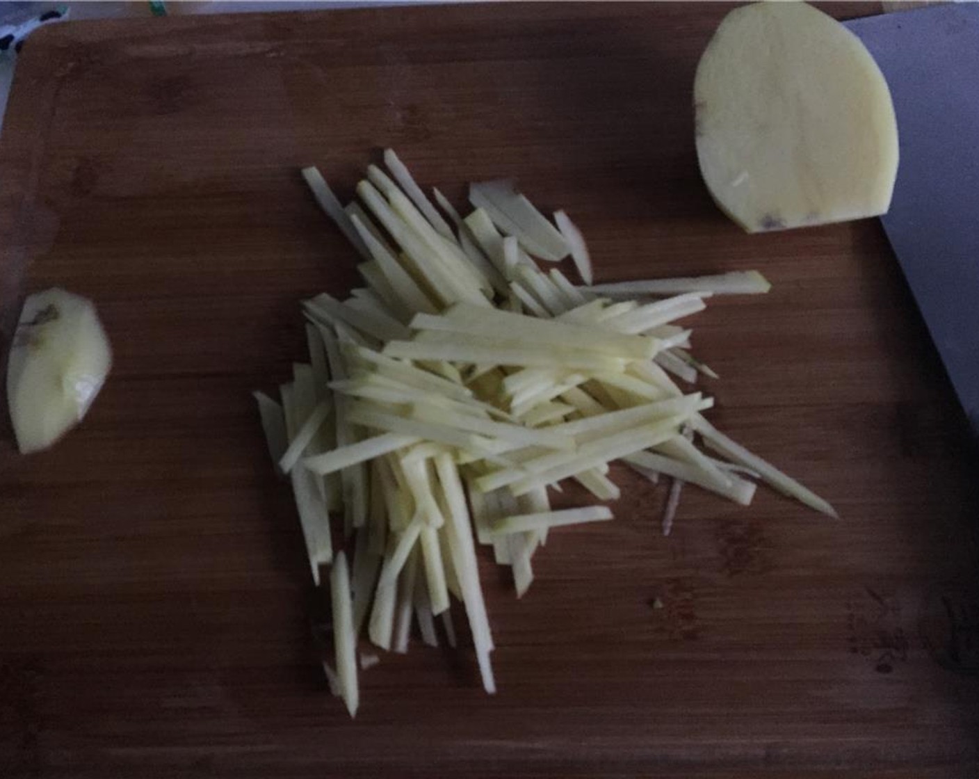 step 2 Thinly slice the potatoes into strips.