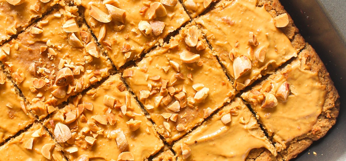 Flourless Peanut Butter Chickpea Blondies Recipe | SideChef