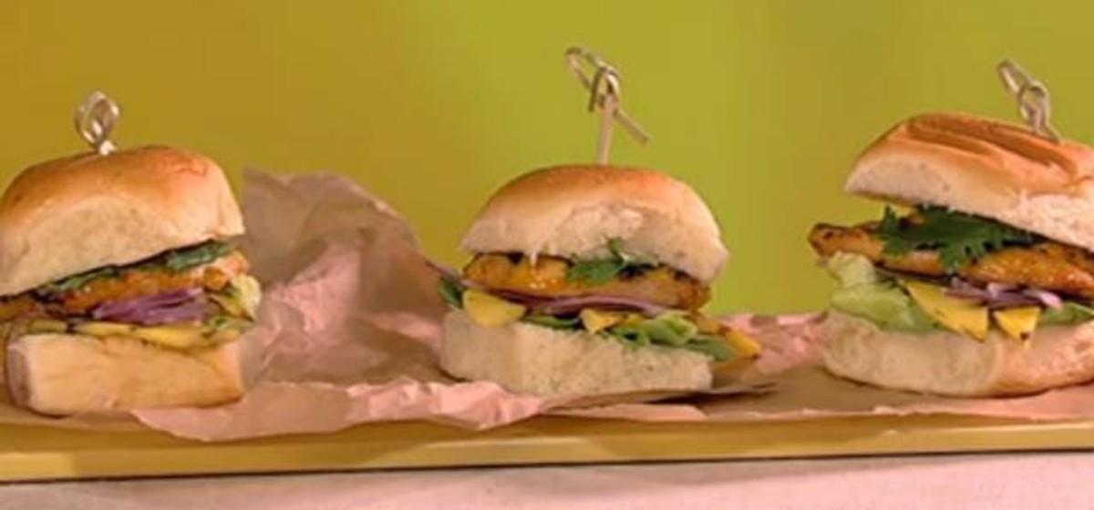 Grilled Sweet Chili Ranch Chicken Sliders Recipe | SideChef