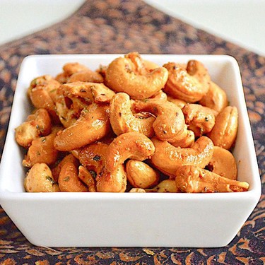 Parmesan Herb Roasted Cashews Recipe | SideChef