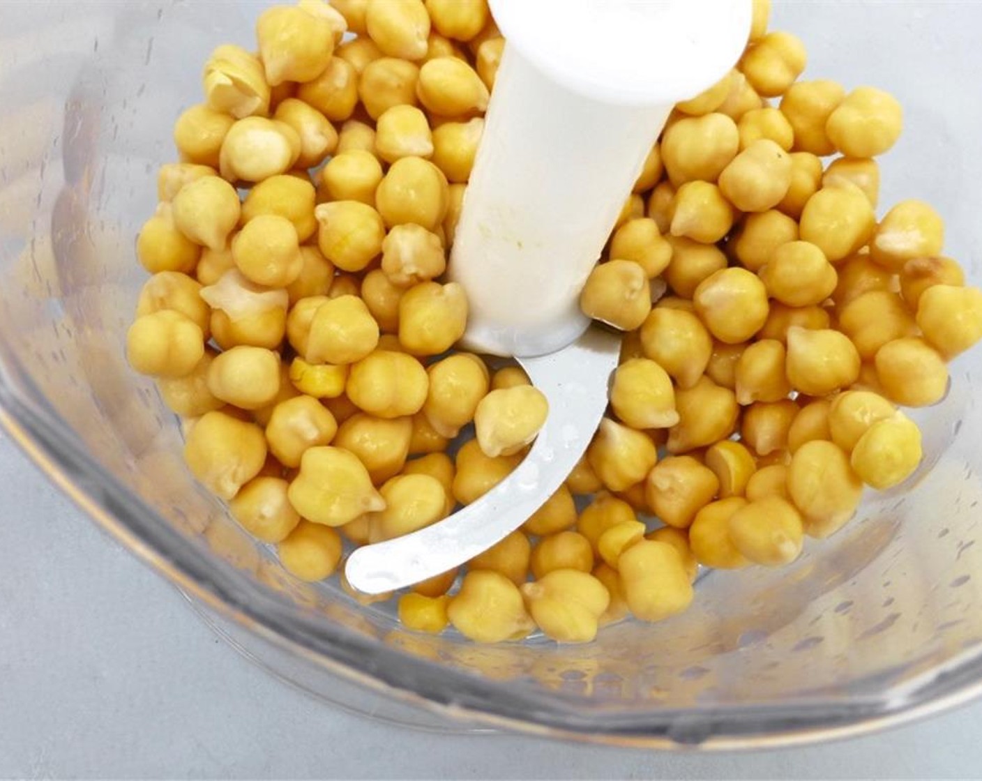 step 2 Rinse the chickpeas and drain well. Add them to a clean blender.