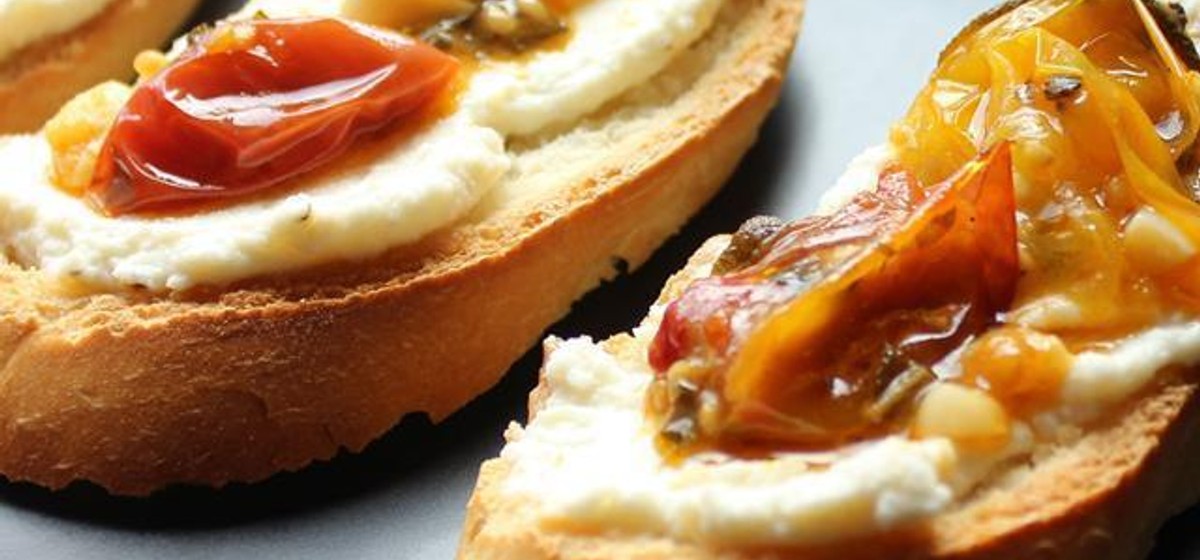 Honey Ricotta and Roasted Tomato Crostini Recipe | SideChef
