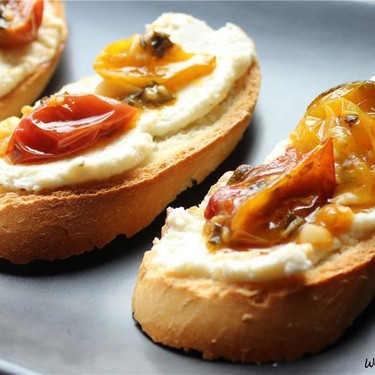 Honey Ricotta and Roasted Tomato Crostini Recipe | SideChef