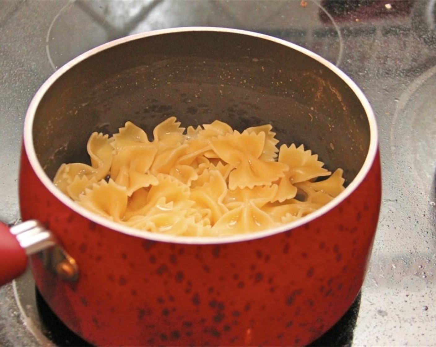 step 2 Cook the Farfalle Pasta (8 oz) according to package's instructions. When pasta is finished cooking, transfer pasta to a large colander to drain. Then immediately rinse it in cold water to halt the cooking.