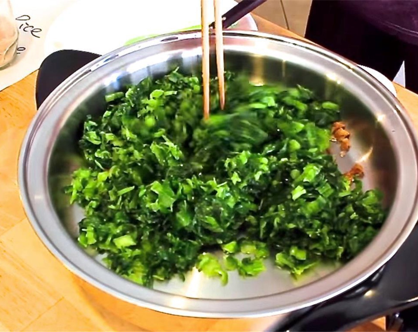 step 3 Heat a pan over medium heat. Add 2 teaspoons of the Sesame Oil (1 1/2 Tbsp) and stir-fry the ginger for 20 seconds. Add the shen li hon, and season with Salt (1/2 tsp), Mushroom Powder (1/2 tsp), a few drops of Water (to taste), and the rest of the Sesame Oil.