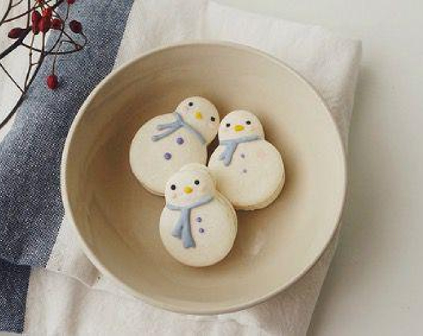 Snowman Macarons with Cream Cheese Swiss Meringue Buttercream