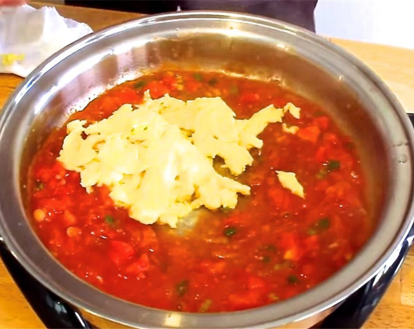 step 4 Add the eggs to the pan, and stir-fry with the tomatoes sauce.