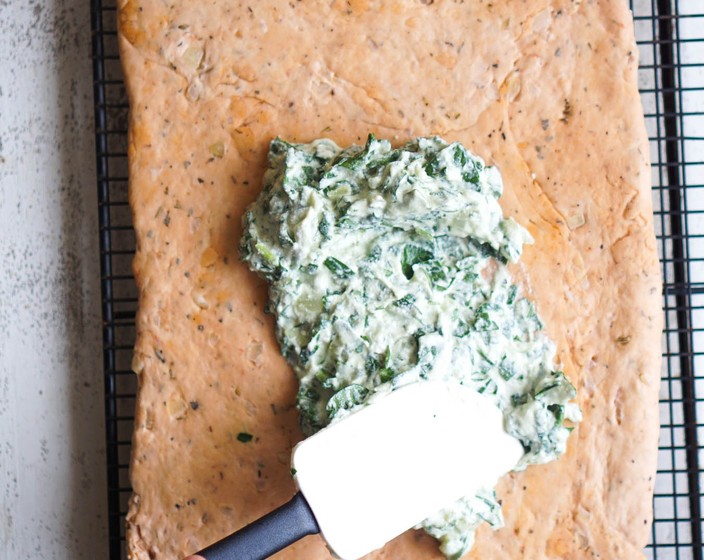 Tomato & Spinach Bread Roulade Recipe | SideChef