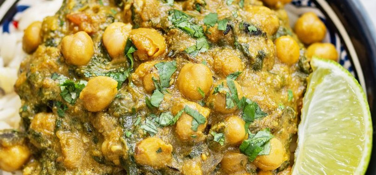 Chickpea Curry with Spinach and Mushrooms Recipe | SideChef