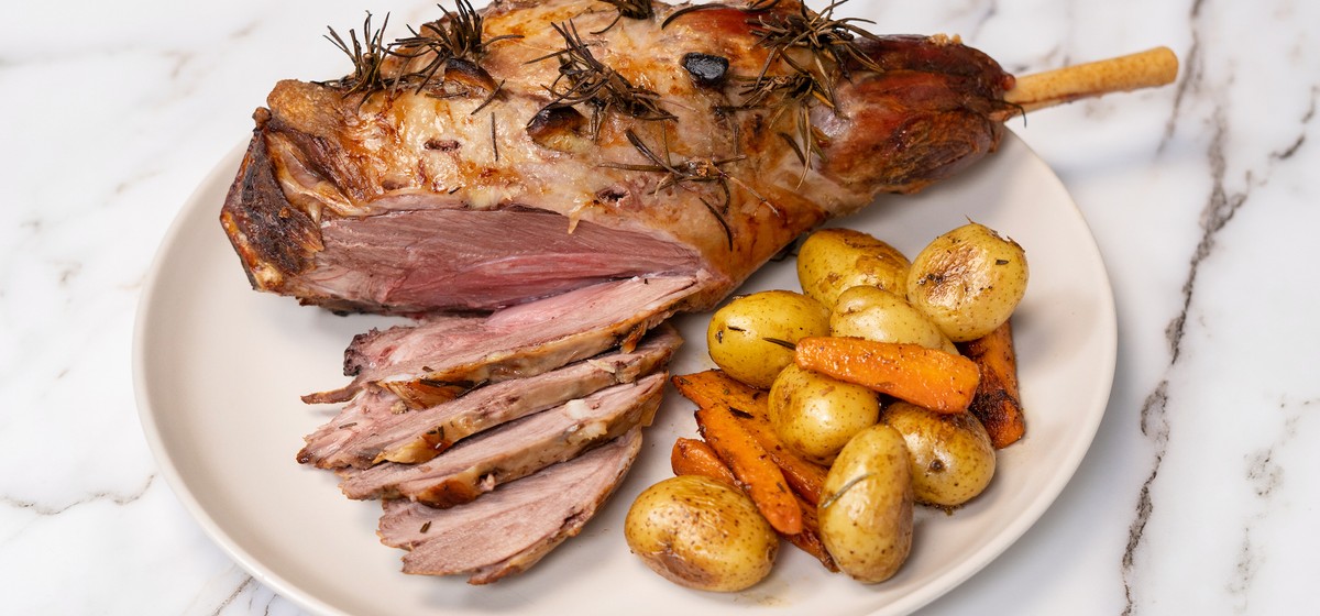 Pink Roasted Lamb Leg with Rosemary Recipe | SideChef