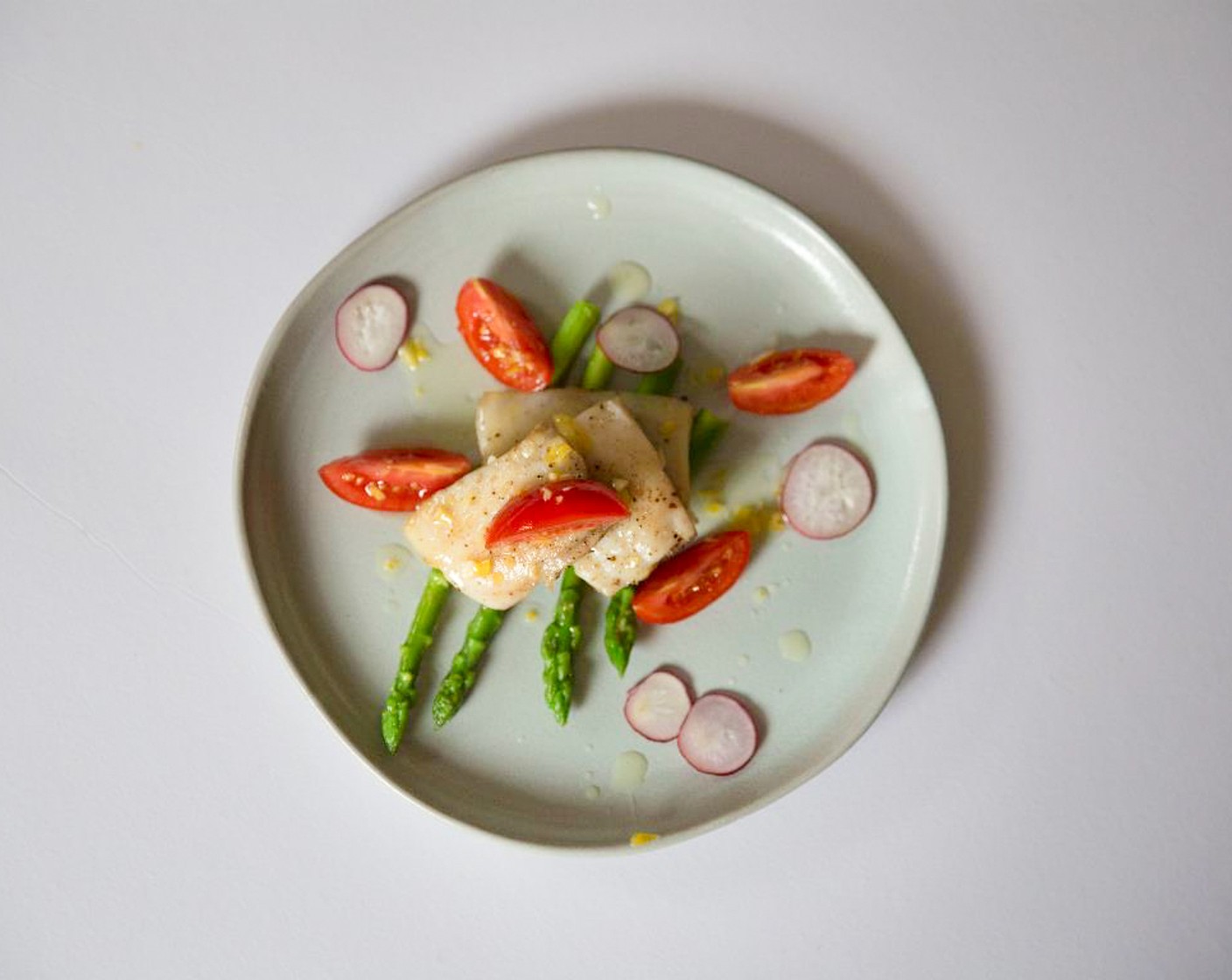 step 9 Put the snapper and asparagus onto a plate. Serve and enjoy!