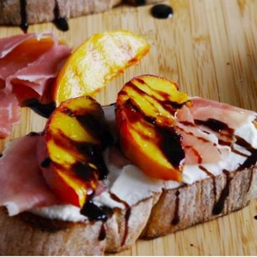 Grilled Peach and Parma Ham Bruschetta With Cream Cheese Recipe | SideChef