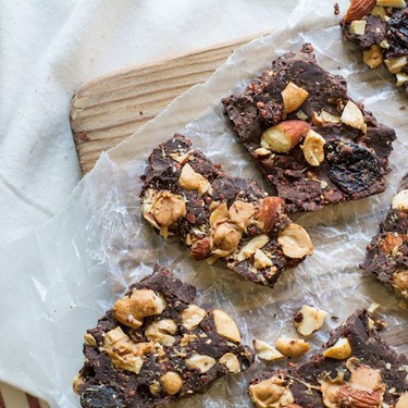 Dark Chocolate Bark with Toasted Quinoa and Nuts Recipe | SideChef