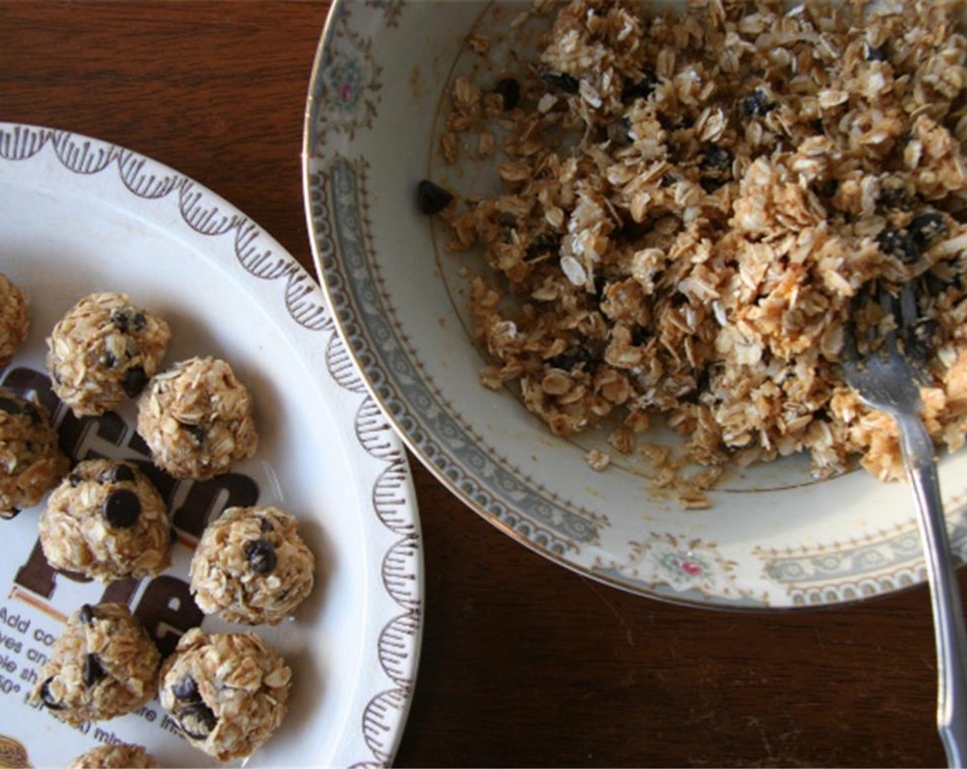 step 2 Measure and add the Oats (1 cup), Peanut Butter (1/2 cup), Unsweetened Shredded Coconut (1/2 cup), chopped walnuts, Honey (4 Tbsp), and Chocolate Chips (4 Tbsp) to a large bowl. Stir well until all of the oats are coated.