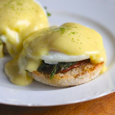 Eggs Benedict with Grilled Asparagus Recipe | SideChef