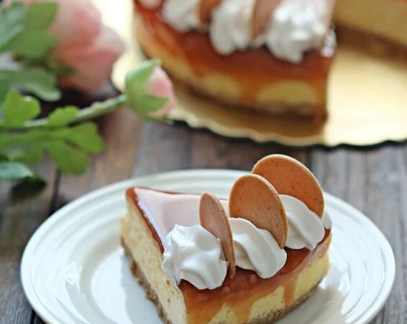 step 18 Remove the cake from cake pan, decorate with fresh cream and haw flakes or as desired.