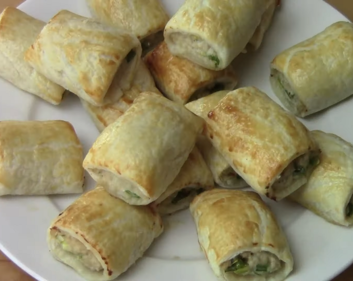 Sweet Chilli Chicken Sausage Rolls