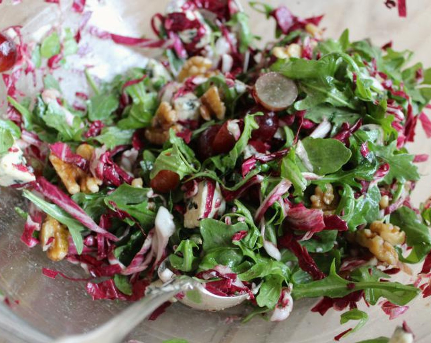 step 3 Meanwhile, in a large bowl, combine the Baby Arugula (2 1/2 cups), Radicchio (1/2), Walnut (1/2), and Red Seedless Grapes (2/3 cup).