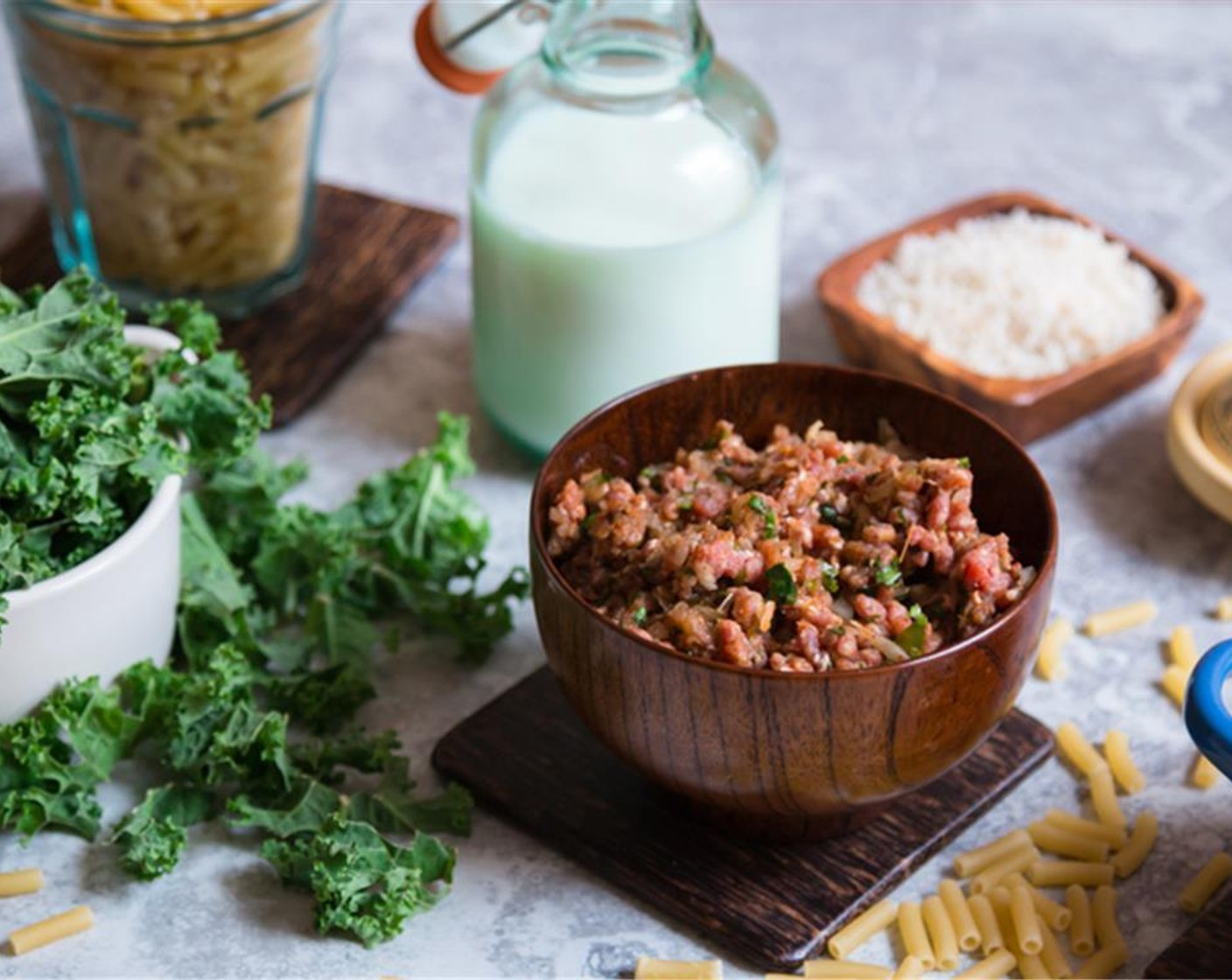 step 3 Cook the Elbow Macaroni (12.5 oz). In a pan, pour Olive Oil (1 Tbsp) and Kale (2 3/4 cups) and cook covered for 5 to 7 minutes. Stir in Kefta (8 oz) and cook until softened.