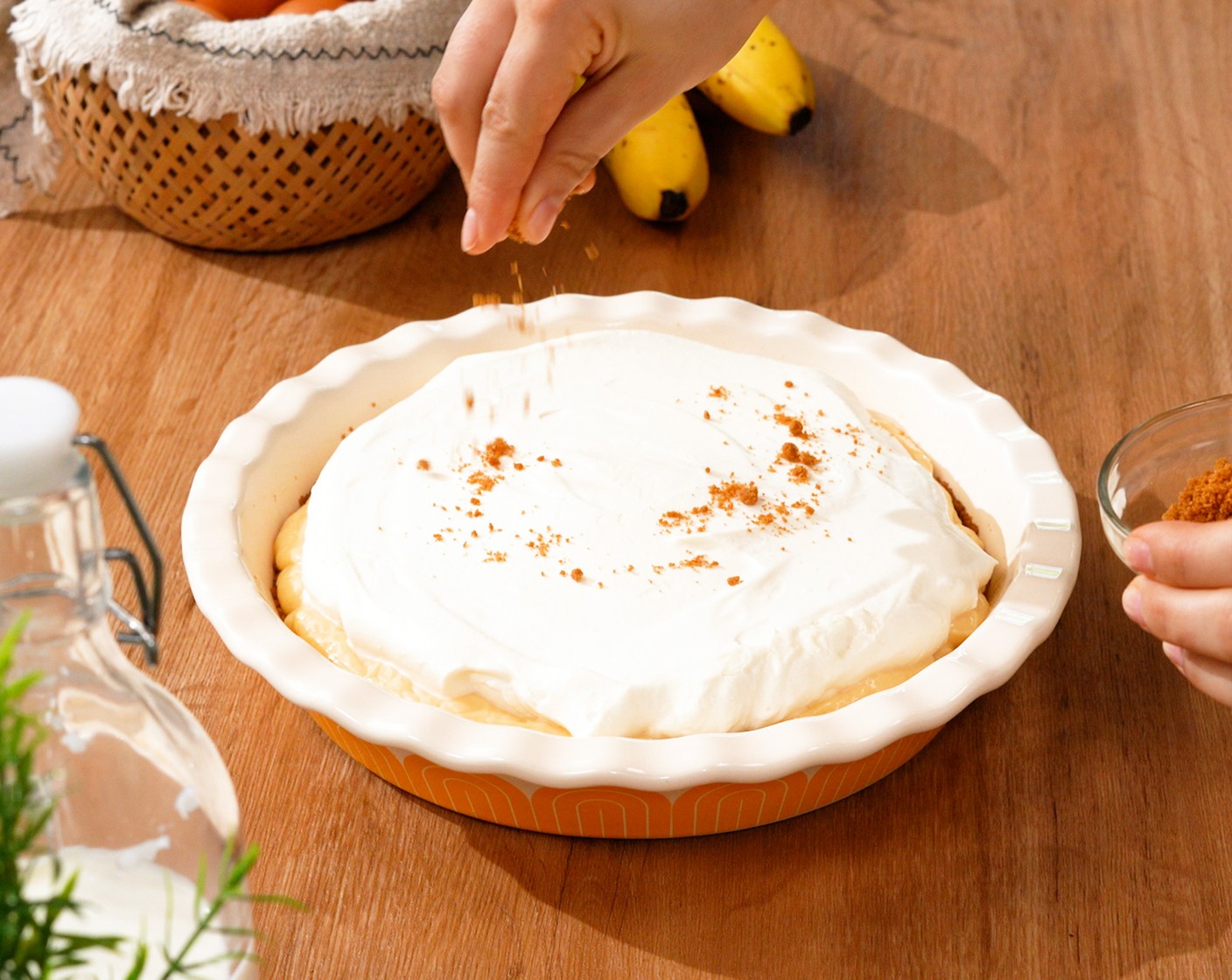 step 12 Sprinkle the banana cream pie with the remaining biscuit crumbs and serve.