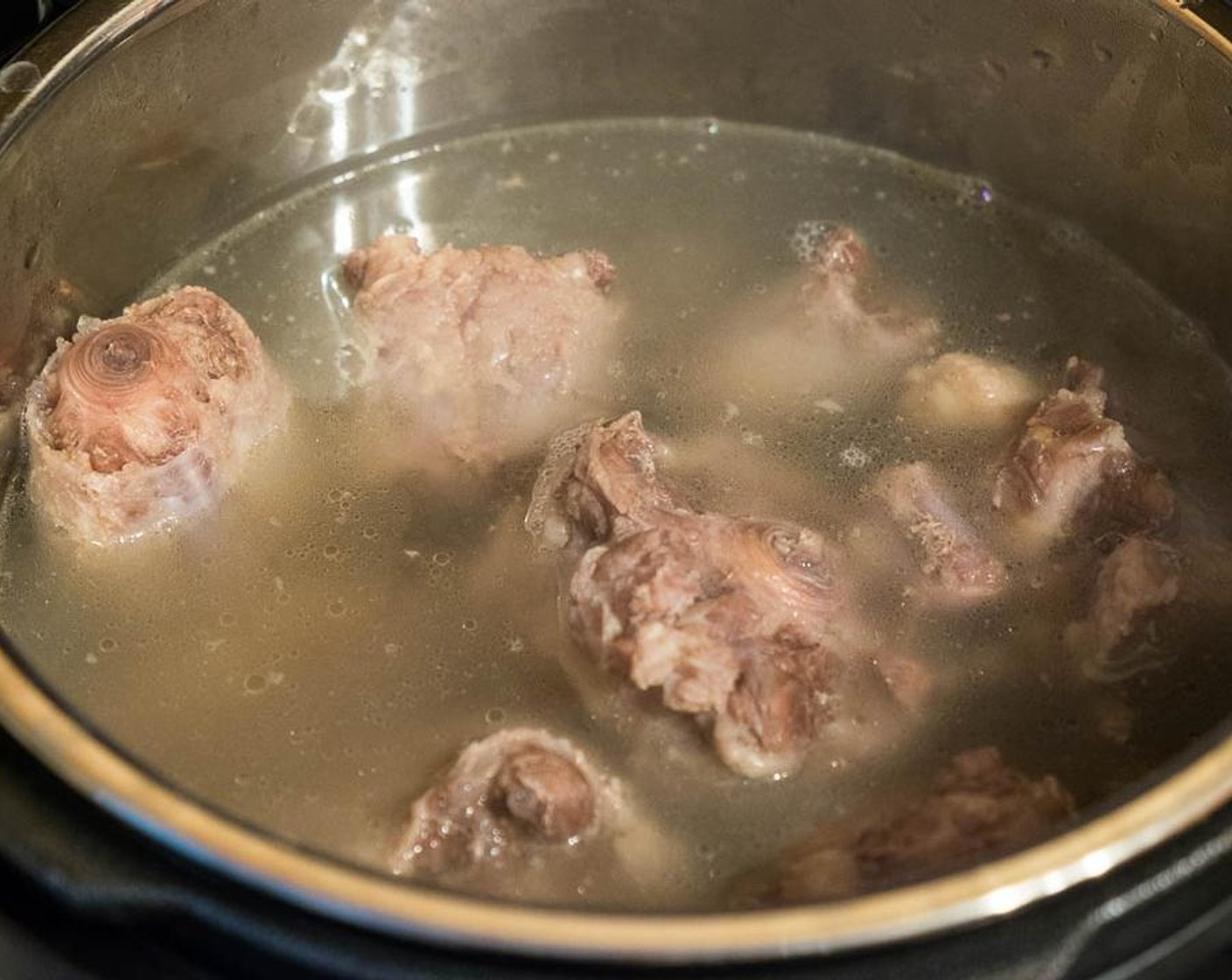 step 4 The oxtail might leave a brown residue on the inside of the big pot you used to boil it. Wash the pot thoroughly before using in the following steps.