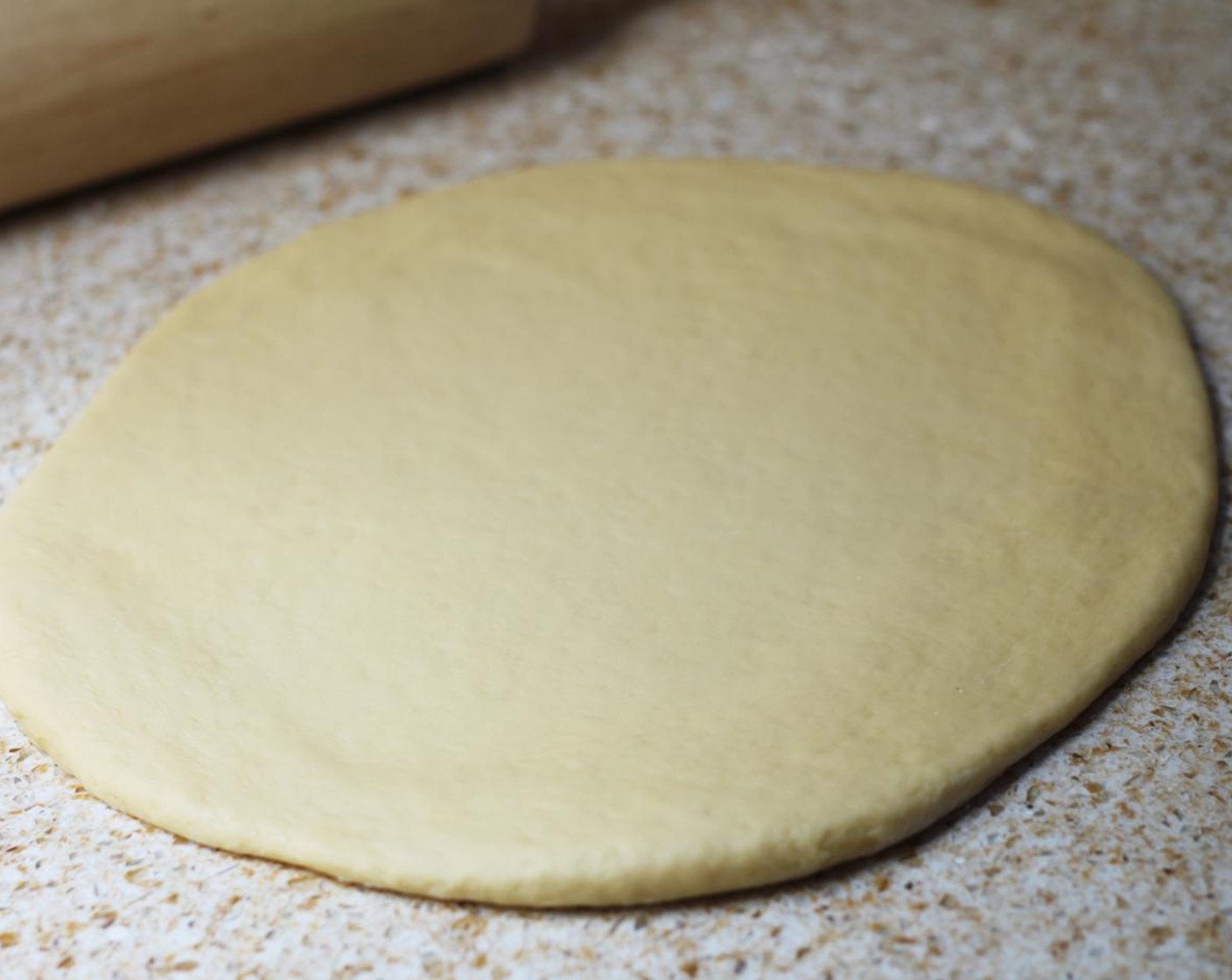 step 7 Using a rolling pin, roll out the dough to 1cm in thickness.