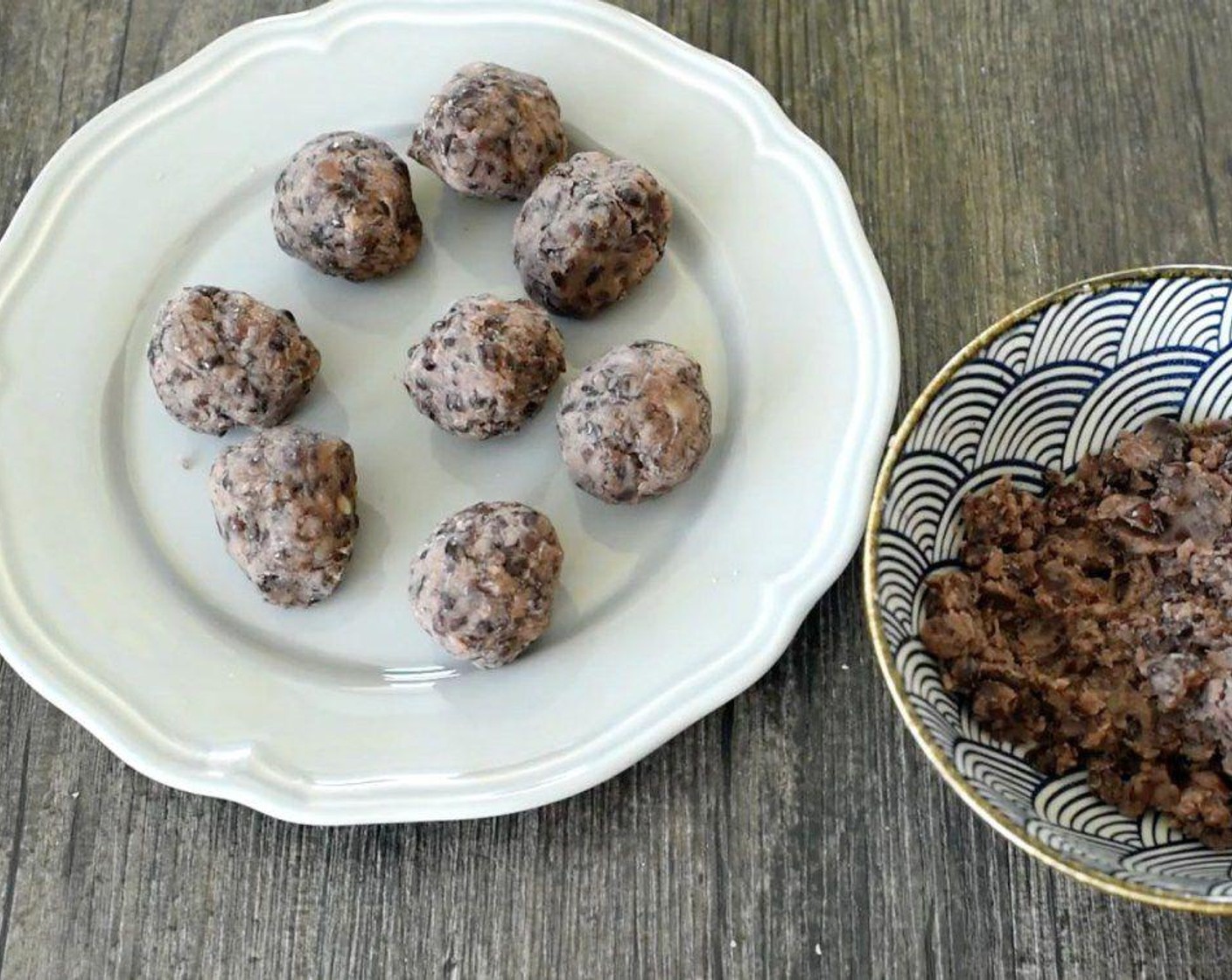 step 1 Divide the Red Bean Paste (3/4 cup) into 8 pieces, roll into balls.