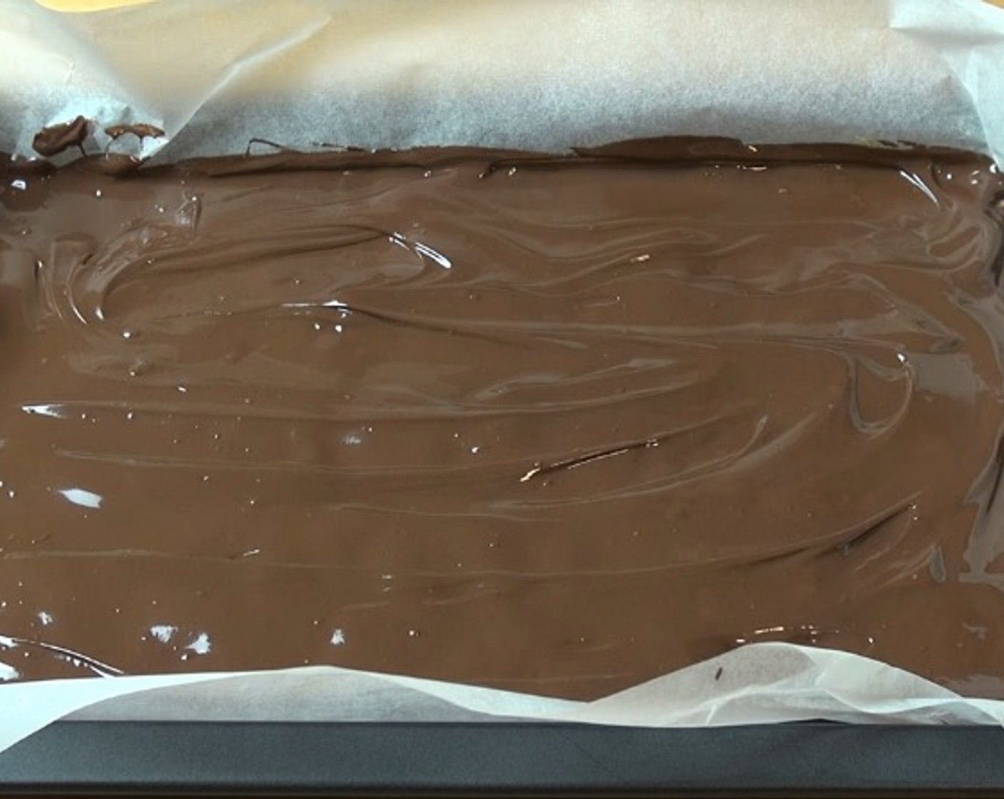 step 7 Pour the chocolate mixture over the cake and smooth the surface.