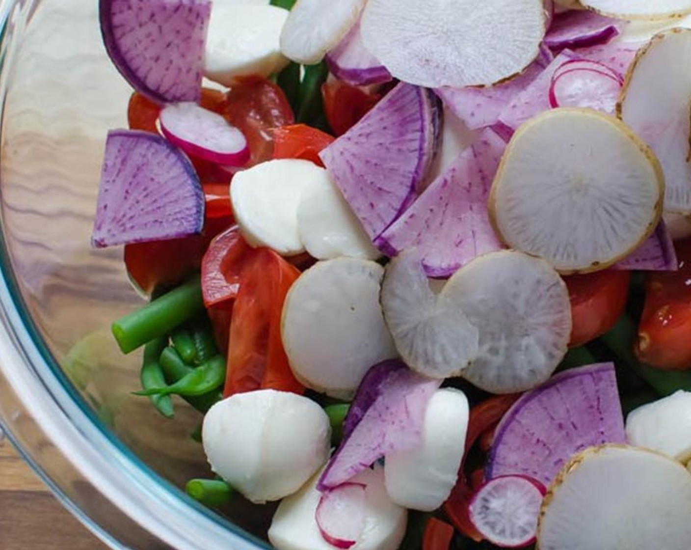 step 6 Add cut tomato, ciliegine and assorted radishes to the green beans and toss to combine. Set aside.