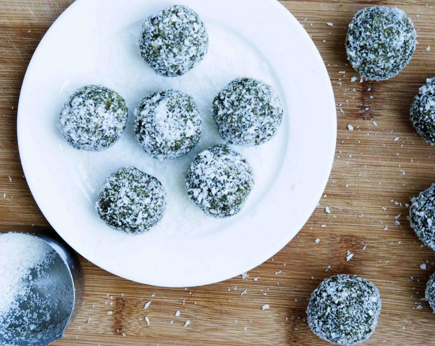 step 4 Coat them in Coconut Shavings (4 Tbsp) and refrigerate for a few hours to set!