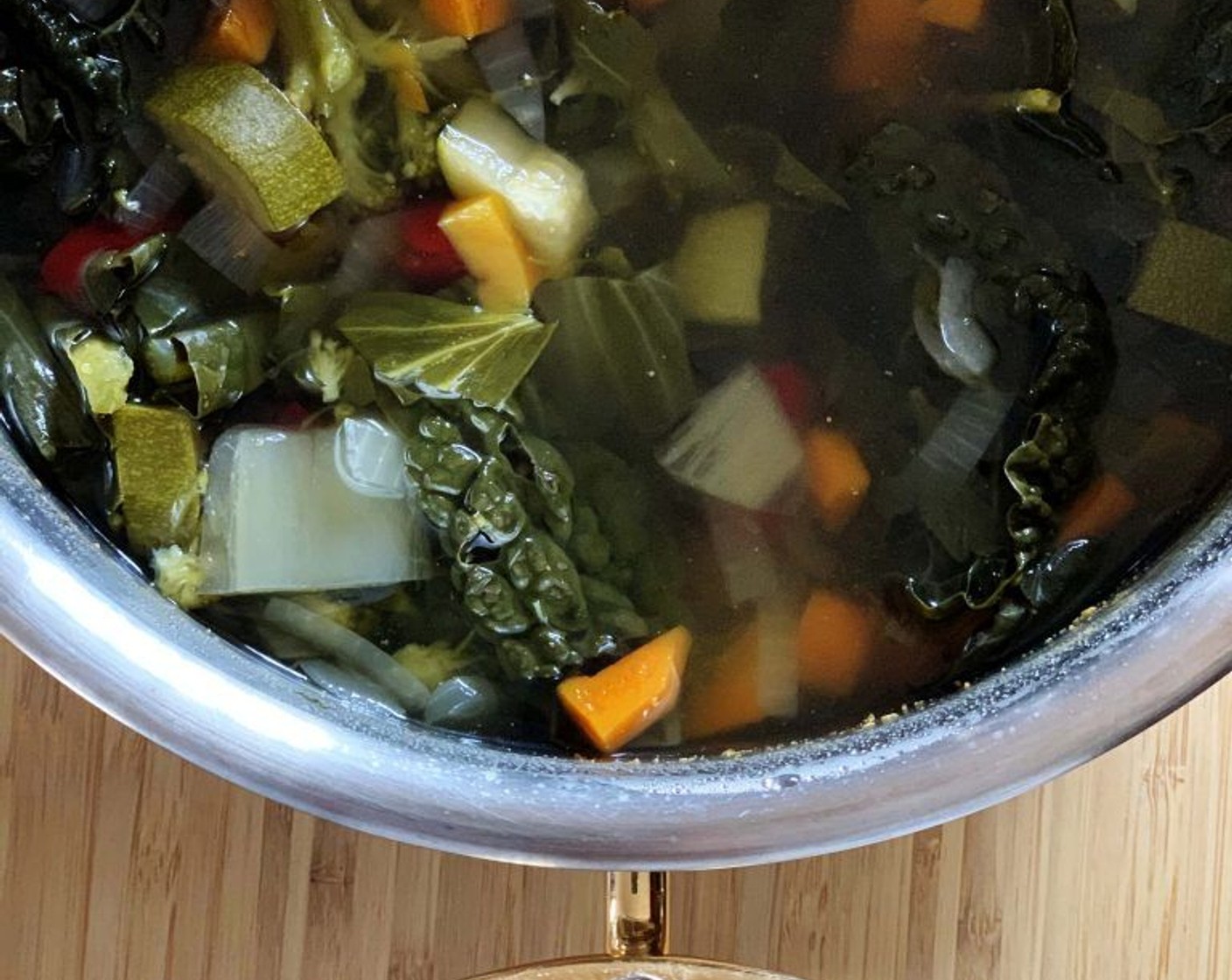 step 4 Let the soup simmer with a lid on for about 1 hour.