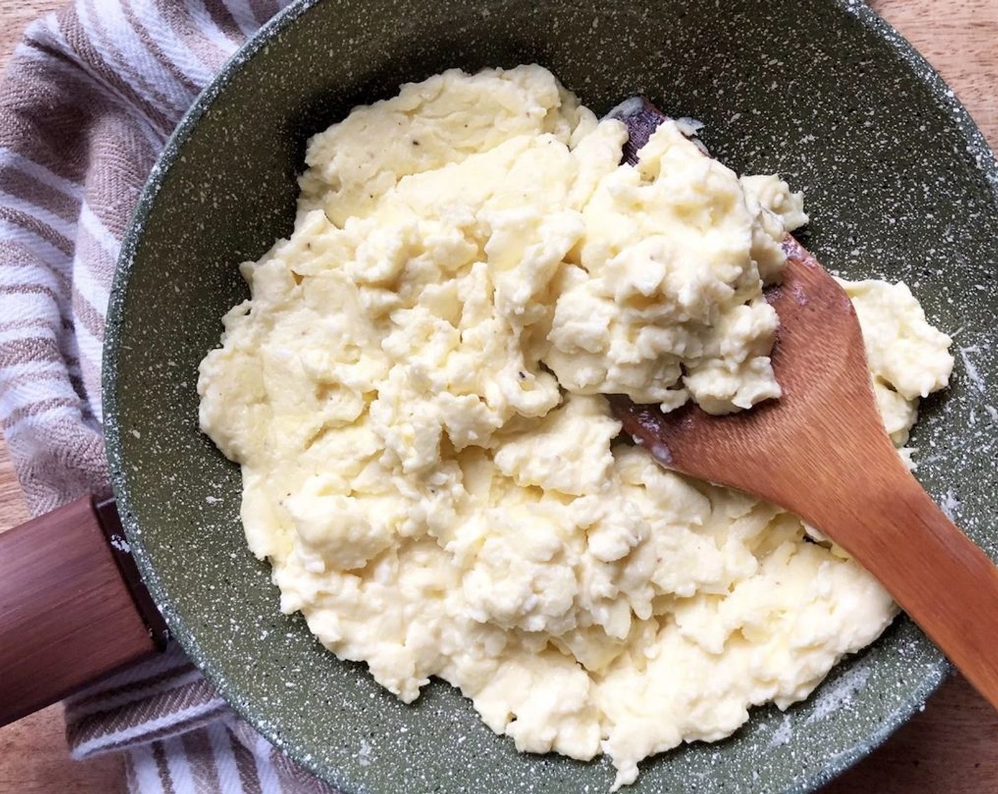 step 4 Melt the Butter (1 Tbsp) in a medium skillet over medium heat. Add the egg mixture and cook, stirring, until the eggs are scrambled and nearly cooked through, for about 3 to 4 minutes.