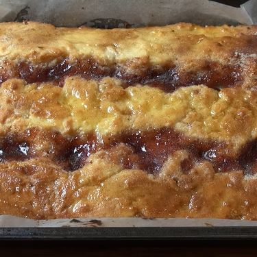 Jam Donut Tray Bake Recipe | SideChef