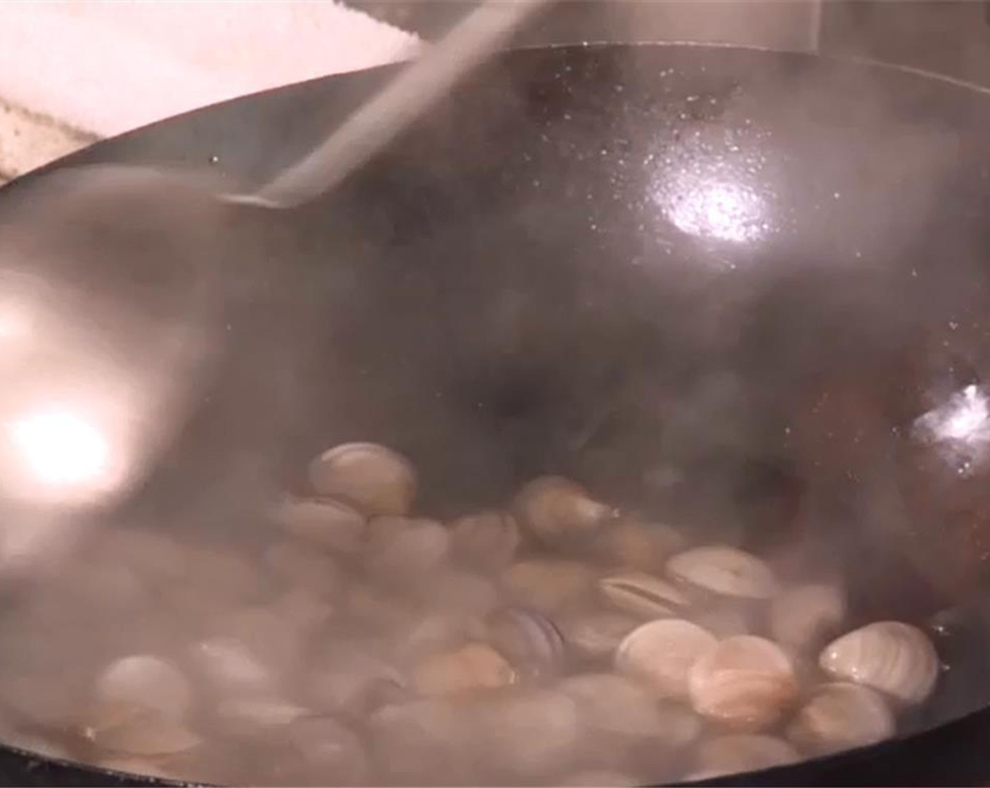 step 2 Boil the Fresh Clams (5 oz) and Razor Clams (1.5 oz) until the clams open. Drain and set aside.