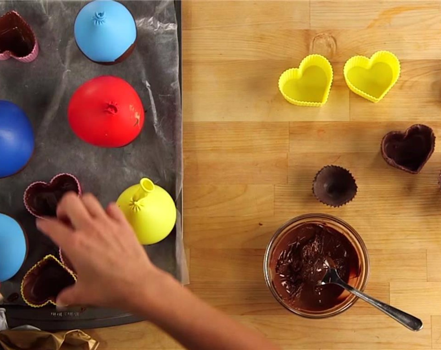 step 4 Place the balloons and/or molds on a baking sheet lined with wax paper. Put them in the refrigerator and allow them to harden.