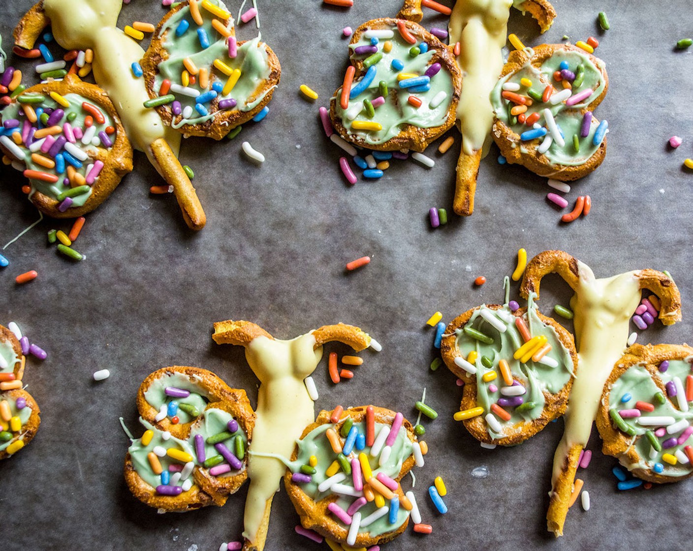 step 14 Once you finish off the chocolate, use a small cake frosting spatula or bread knife to smooth out the chocolate. Sprinkle the melted chocolate with Sprinkles (to taste) and pop the tray back into the refrigerator to allow chocolate to harden.